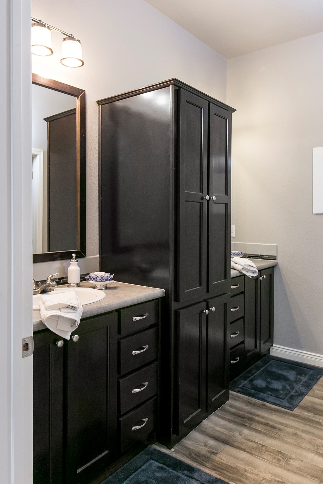 The GSP643K PLATINUM SERIES Guest Bathroom. This Manufactured Mobile Home features 3 bedrooms and 2 baths.