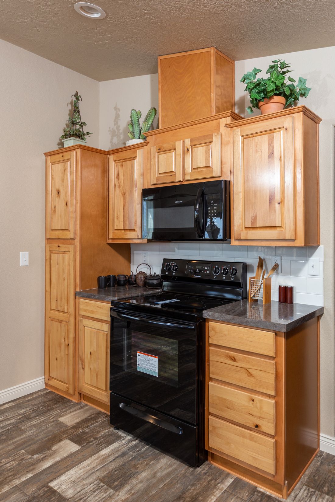 The ING564F SHASTA       (FULL) GW Kitchen. This Manufactured Mobile Home features 3 bedrooms and 2 baths.